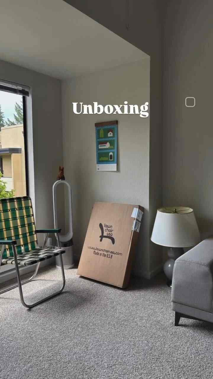 I got myself a new camping chair!
These colors match so well 💛💚

#livingroom #chair #loungeinterior #lounge #campingchair #myfavoritecollection #designobsession #styledspaces
#unboxing