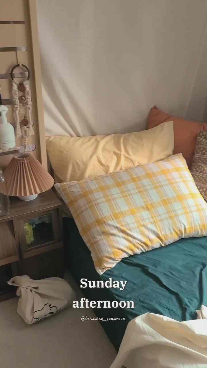 Saya sibuk mengganti tempat tidur dan menyiram tanaman. Ini akhir pekan yang sibuk🌿
.
.
instagram @dreaming_roomroom