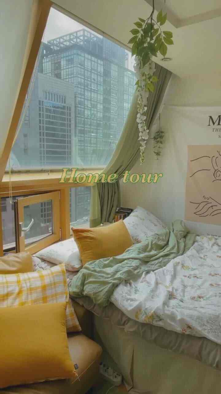 建物の森の間の森の中の屋根裏部屋のような家の装飾🏡

昔のオフィステルなので、今は廃止された建築法道路斜線制限のため、窓がちょっと変わった家です。 

カラー配合は従来の白い壁紙と原木モールディングカラーに合わせてホワイトウッドグリーンイエローの組み合わせで飾りました！もちろんなんといってもこの家はギャンソン溢れる窓がついてしまったが緑緑のカーテンと布団といつもロマンだったキャメルソファを見ているとお金の苦手を感じますㅎㅎㅎ...

家が動向なのに既にあったブラインドでは朝ごとに目がつくので暗幕カーテンがあまりにも必要だったのに斜線窓だから悩みを本当にたくさんしましたね！アイデア ジュープで出した結論は途中で浴室用ワイヤー線をつけて欲しかった形で甘くできたよ！世界のように

収納場がとても足りなくてこのない空間に収納できる空間を本当に頑張りました！収納場ベッド/収納アイランドダイニングテーブル/化粧台+収納場...など...

家を飾っている間、苦労という苦労は買ってみましたが、それでもイベはほぼすべて完成しているので幸せです💛💚