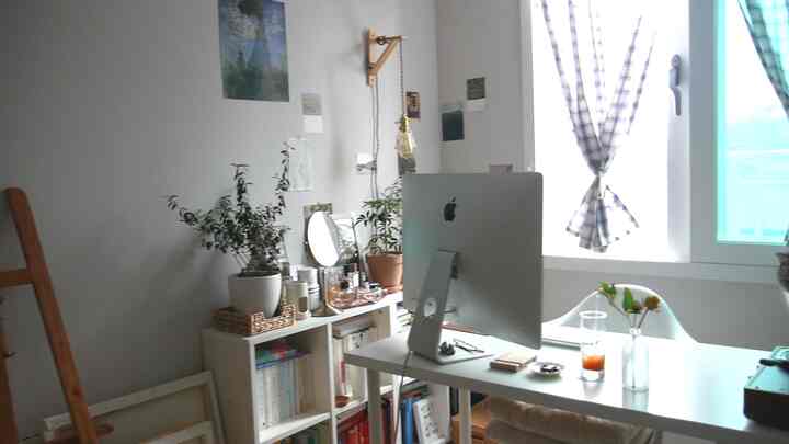 Saturday afternoon, this leisurely and happy time 
I'm newly happy about how many things I can do with my iMac. 

I'm going to do some photo editing first, and then binge-watch a drama on Netflix. And I'm also going to edit the video I took.