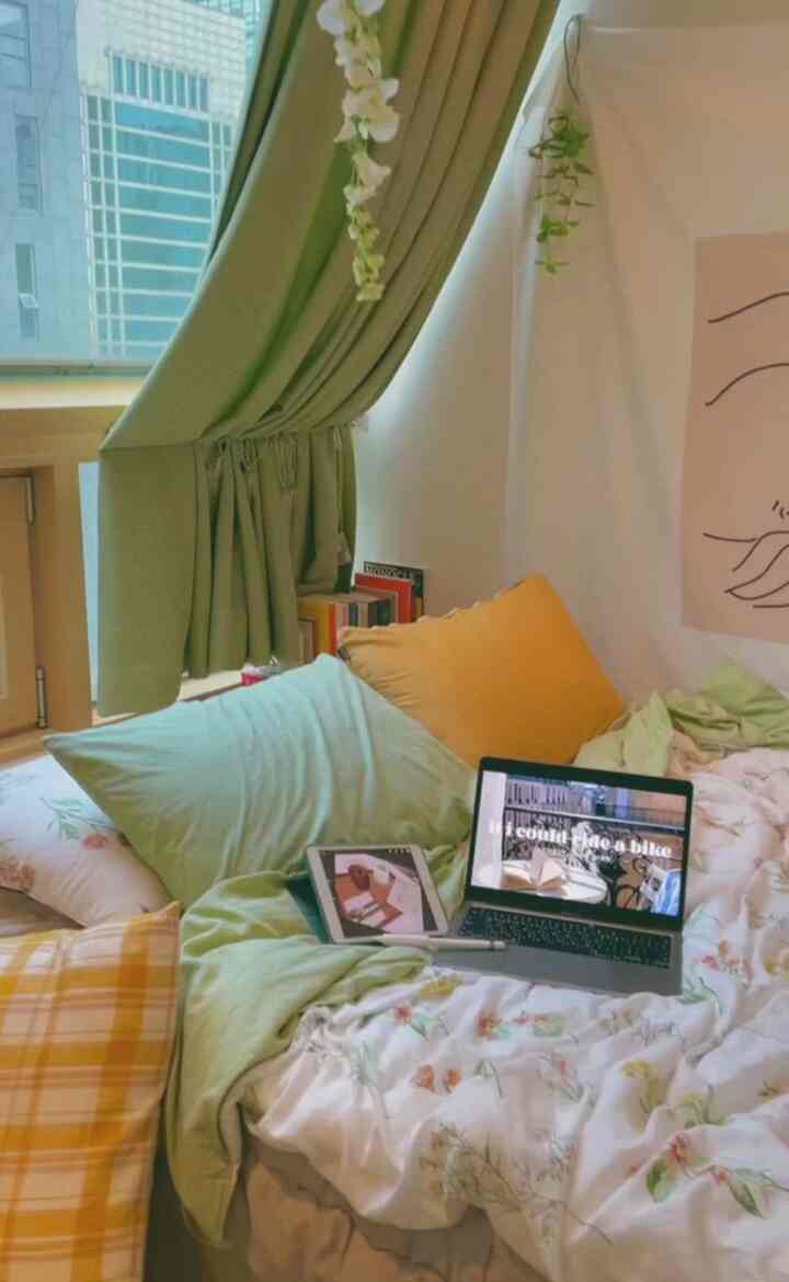 週末の朝はiPadで絵を描きながら癒してください🌿
ドローイングの時、マネーマネーしてもBGMはやっぱり＿MacBook Proにつけてこそ音質が....👍🍏💛💚

Instagram @baeximalist