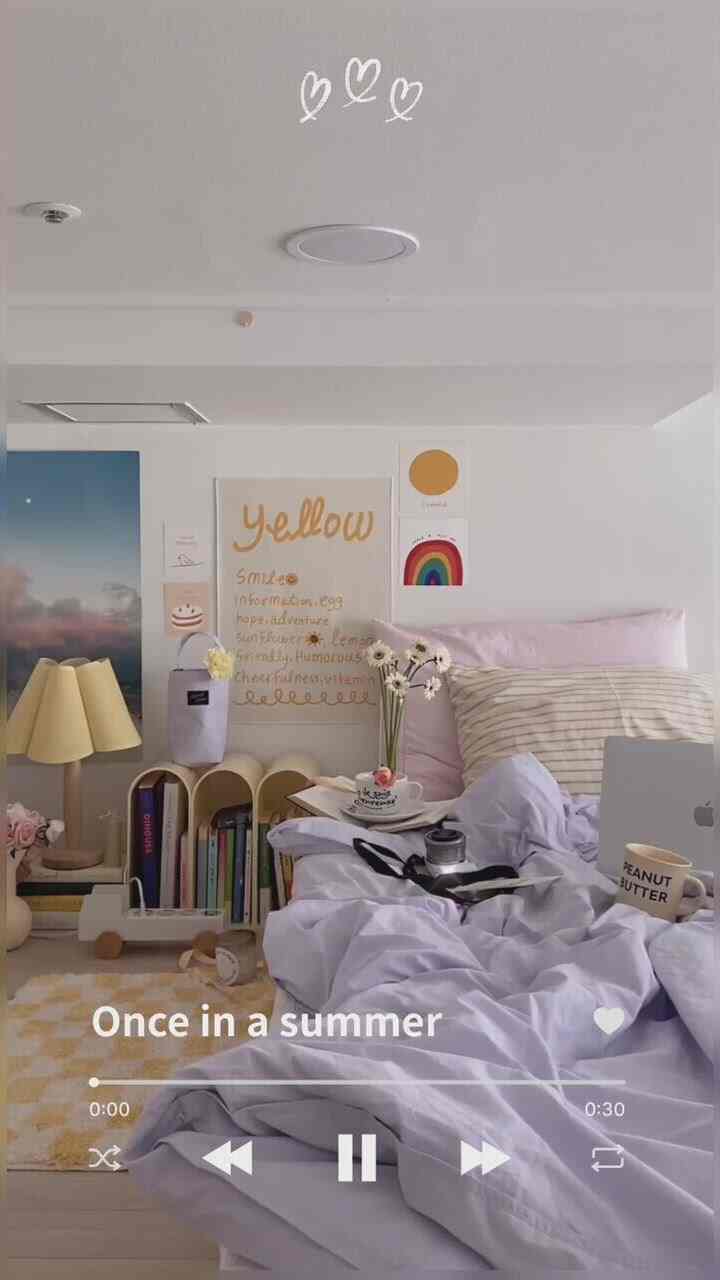 Between the candles and the matcha, at the end of summer
My space filled with my favorite colors once again!
The song that comes to mind around this time is that summer.