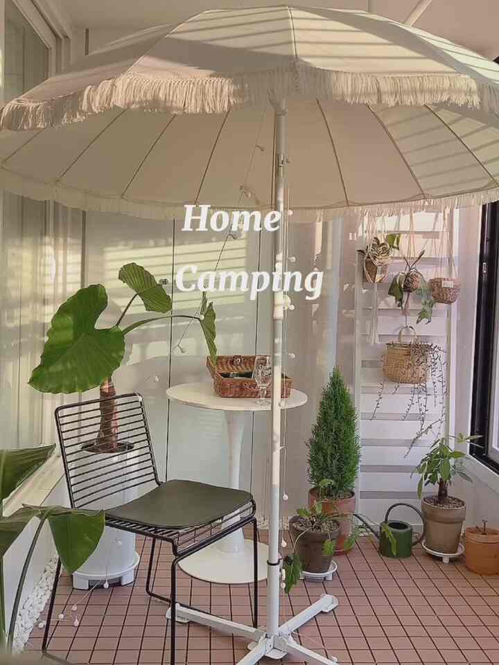 No more verandas that are just storage👐🏻

The hottest space in our house
It's the veranda💚
The weather is cool, and the southwest-facing sunlight is so pretty until late in the afternoon
I tried to lightly show off to cheer myself up😆
Even if you can't go to a single-family house with a terrace
You can still decorate your apartment veranda beautifully🌿🌿