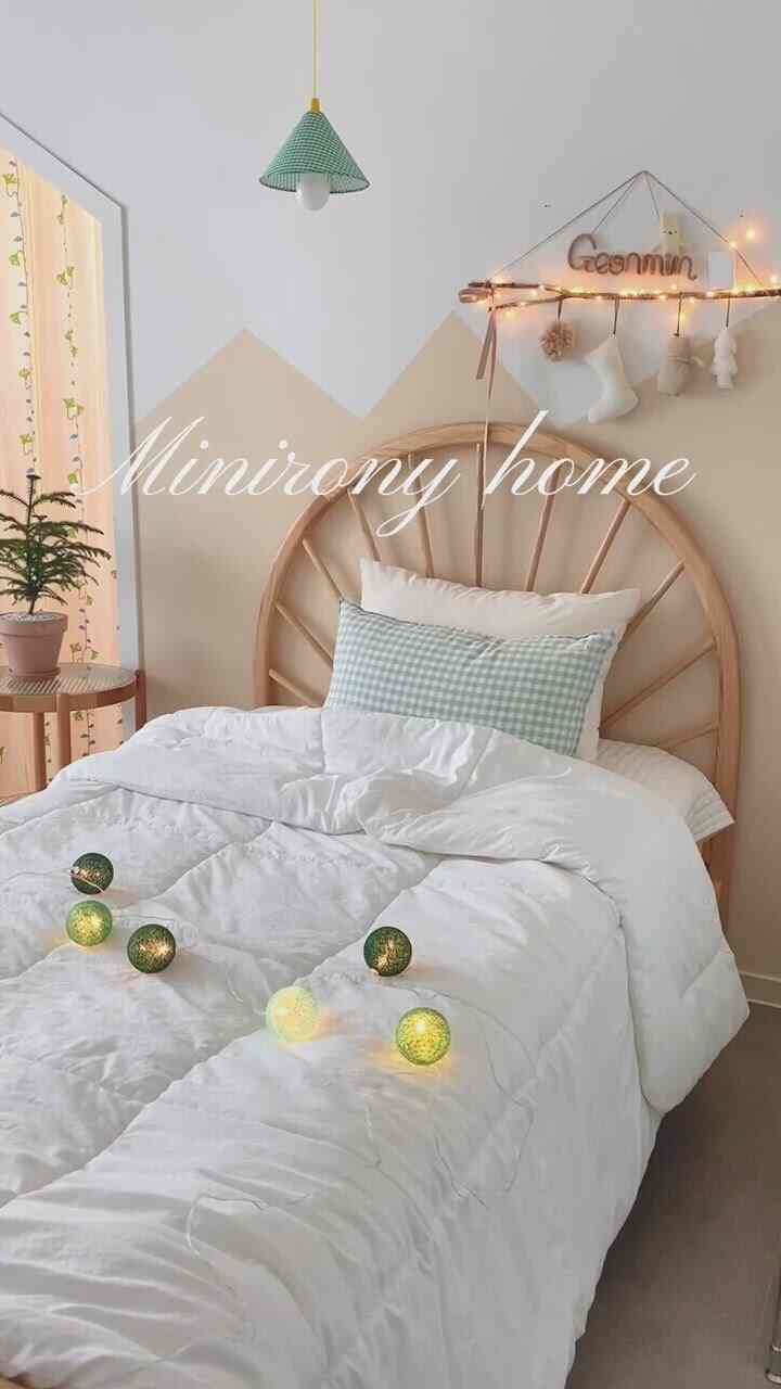 I tried to capture it in a video of the children's room 🤎

Transparent bookshelf _Doingsome (Insta)
Site table _Bund
Light bulb Abode


