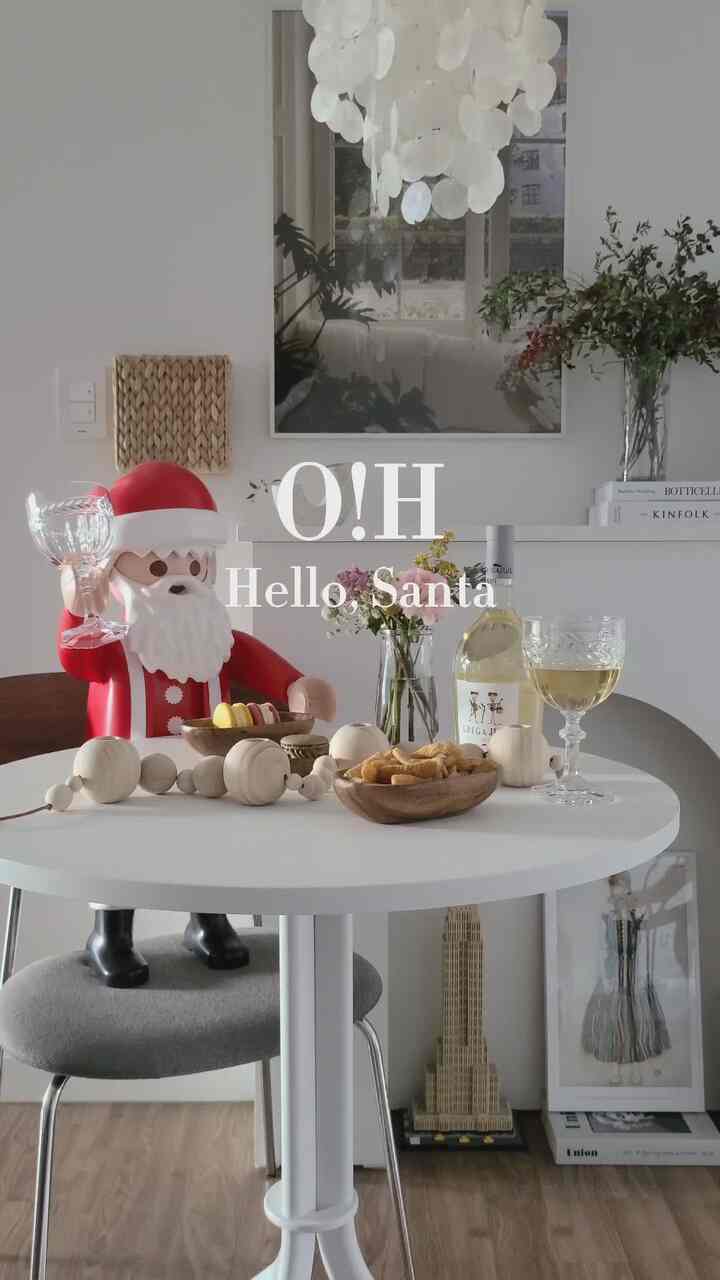 そろそろクリスマスの準備をしなければなりません。どこから飾るべきか、どれくらい飾るべきかまだ悩んでいますが飾る考えに心がワクワクします♡