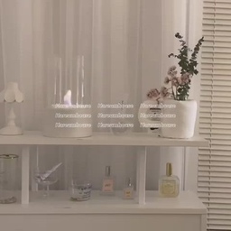 🏷 winter
겨울을 그다지 좋아하지 않지만, 겨울 밤 이공기와 빛이 주는 분위기는 사랑하지 않을 수가 없다 🤍💭 
나… 겨울 좋아하나 …?