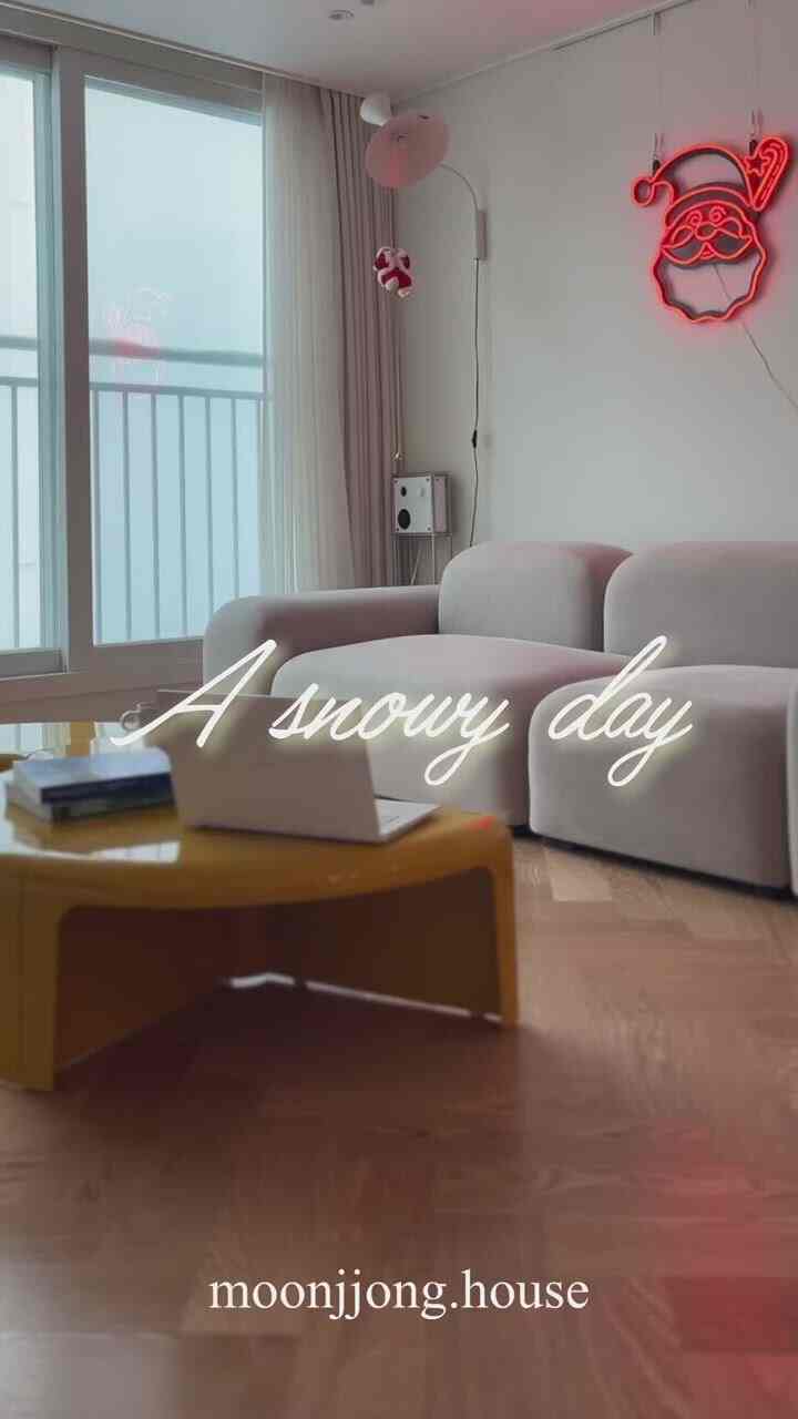 雪の日❄️⛄️。
ああ…いいね〜〜
音楽を聴きながら雪だるま🤍
。
。
Instagramのmoonjjong.house