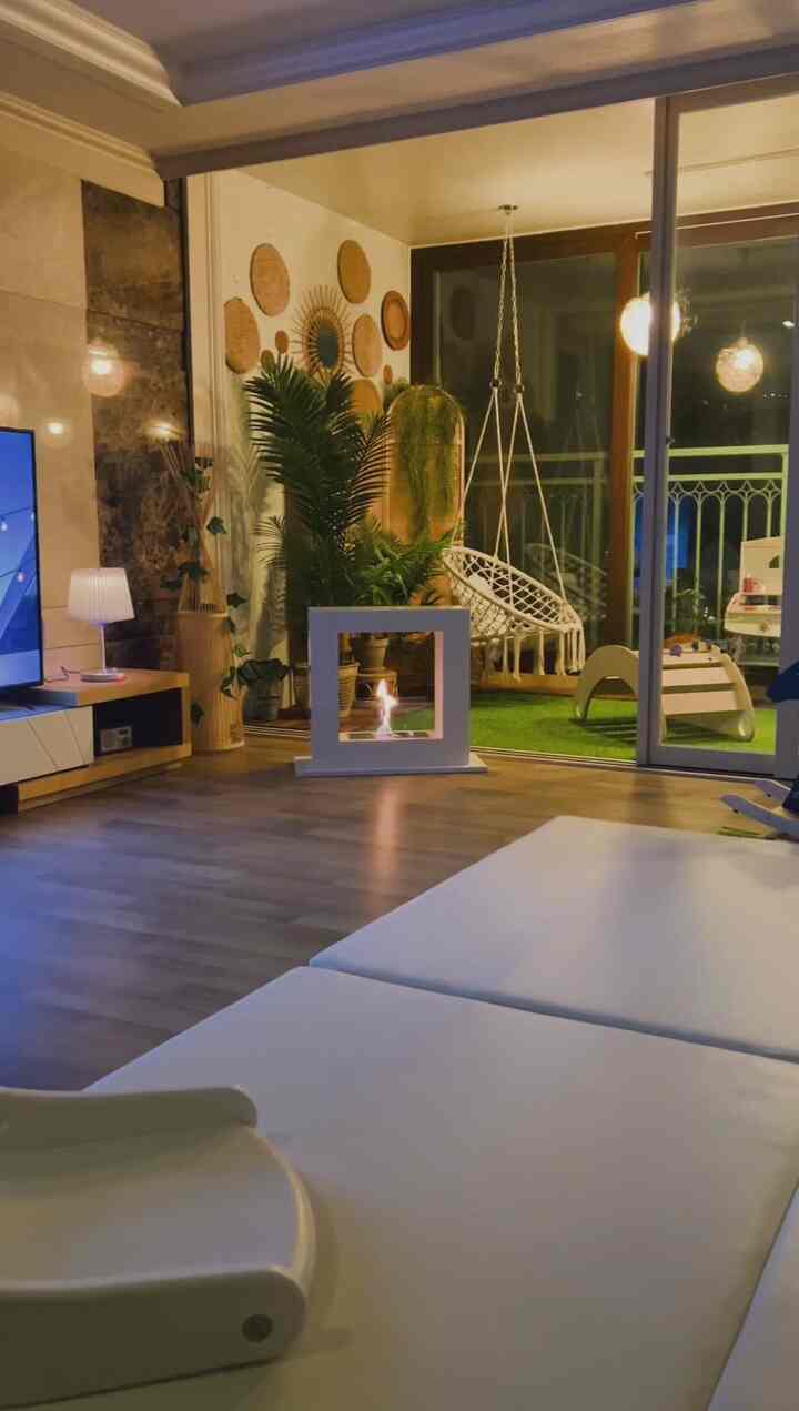 This is what our house looks like at night with the fire pit stove~
After work, it's really healing to have a fire pit stove😍