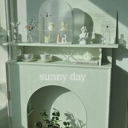 요즘 해가 길어져서 늦은 오후까지도 햇살가득 들어오니 너무 좋네요~  벽난로콘솔위에 아치형선반 올려두고  소품들 하나하나 먼지 청소하고~
캔들, 디퓨저, 커피잔등 소품들 올려두니
 깨끗한 화이트 느낌 가득~~🤗
인스타 @ijuyeon157 
