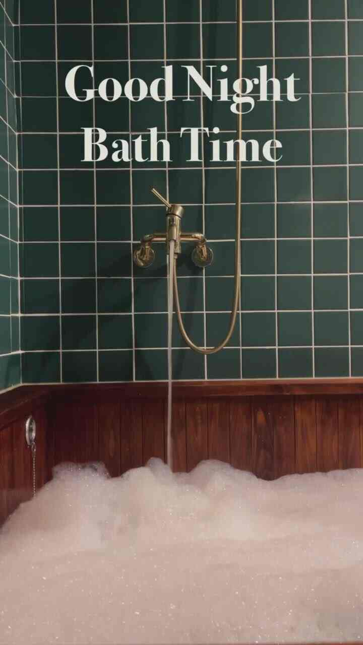 Herbal therapy in the green bathroom after work on a weekend evening 🤎💚
The green bathroom at night has a completely different atmosphere than when the sun is shining,, 🤎
I really like my own time with the cool night breeze!!!