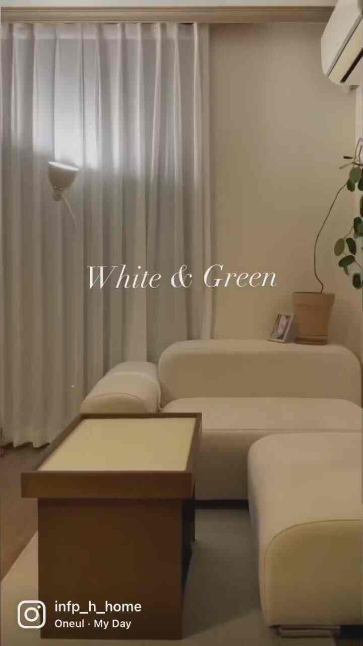 Dari musim semi hingga musim panas💚
Saya mengganti bagian atas meja ubin dengan nuansa musim panas yang subur🌱