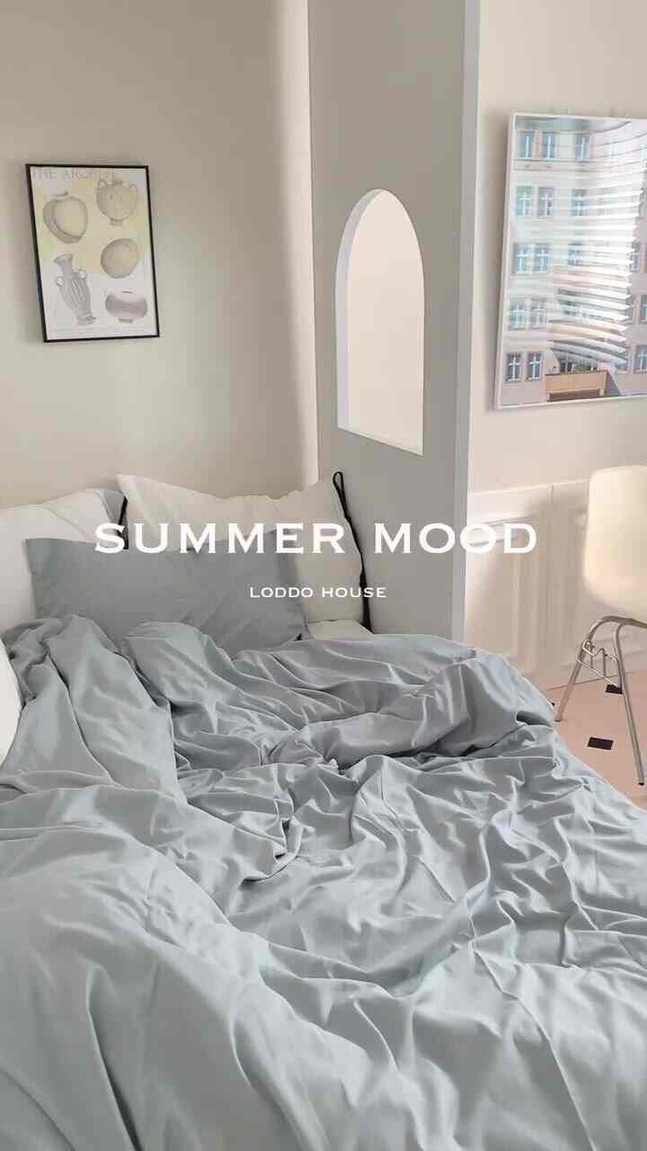 Blue bedding that looks like waves crashing on the bed🌊
Complete the summer mood with just one blue bedding!