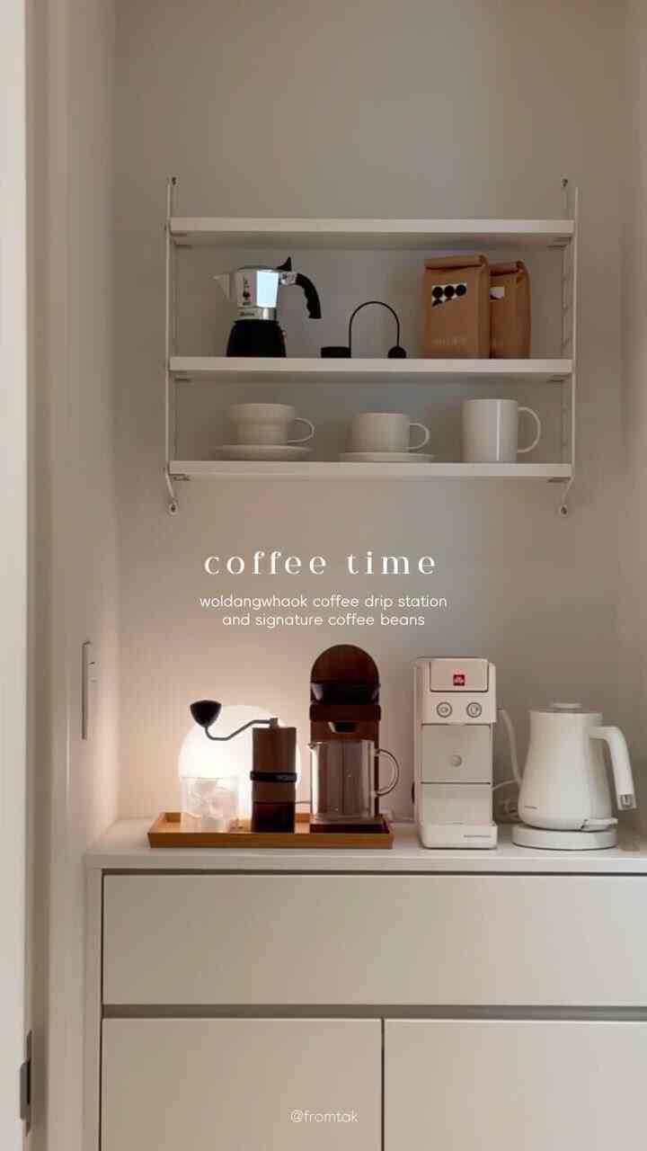 Kopi tetes itu menyenangkan akhir-akhir ini :)
Baunya enak dan wanginya seperti kopi🤎