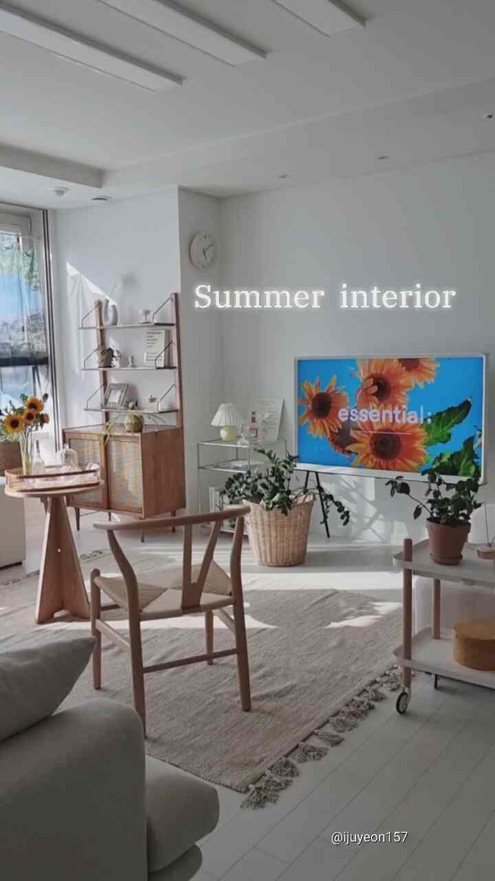 Change the living room atmosphere to summer~~🎵
The weather is getting hotter, so I removed the thick rug and put a tassel-decorated summer rug~~

I put the rattan storage unit by the window and hung a chiffon fabric poster and green curtains together, so it blocks the hot sunlight and looks cool~~ 
I put the individual flower pots in a rattan basket and unified the materials, so it looks neater~~🤭

Also, I put a rattan tray on a wood table, put sunflowers, which are representative summer flowers, and seashells and conches from the beach, and I felt good while drinking iced latte and listening to essential musicㅋㅋ

I was satisfied that I could change the atmosphere to a summery atmosphere by using summer props at home, fabrics, and furniture without buying expensive products~~🤗
Insta @ijuyeon157

