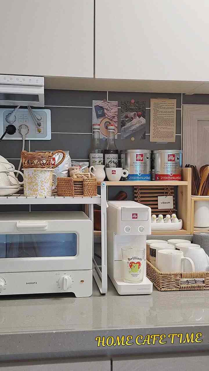 Akhir-akhir ini, saya bermalas-malasan dengan bahan-bahan sisa pesta syukuran rumah :) Saya punya banyak sisa paprika dan jamur, jadi saya menambahkan banyak bahan dan membuat pasta! Saya rasa saya makan hampir dua porsi sendirian karena saya gagal mengontrol ukuran porsinya. Aku masih kenyang,,🤤🍝