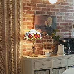 아기다리고기다리던! 주말~♡
잔잔하고 고요한 주말 아침
북유럽 스타일의 LX하우시스 파벽돌벽지와 
스테인드글라스 조명으로 
북유럽 분위기를 낸 30평대 아파트 주방인테리어
슬슬 아점 준비나 해볼까나?
