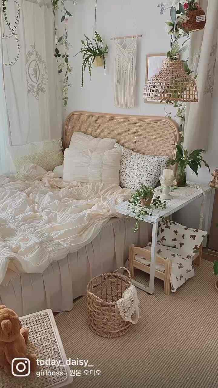 Hot summer with hot feet
Rattan rug with a cool feeling
I like the stars too🤎