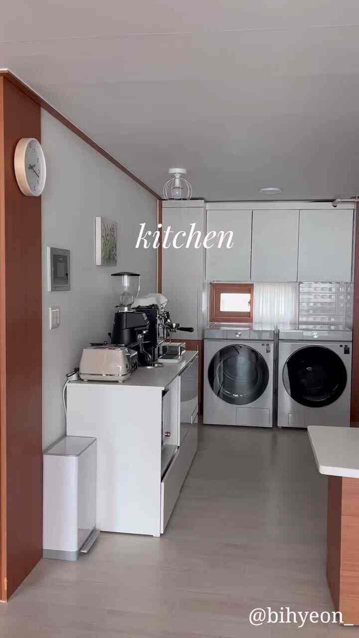 Cherry molding kitchen interior