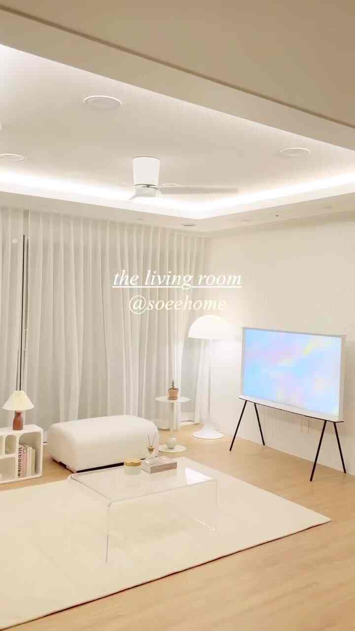 The night mood of the living room where I spend the most time 💛
When I feel the breeze from the ceiling fan and look at the fluttering curtains,
I feel comfortable and happy 
⠀ 
The cozy atmosphere is also enhanced with indirect lighting and stand lighting!
It's healing time ◡̈