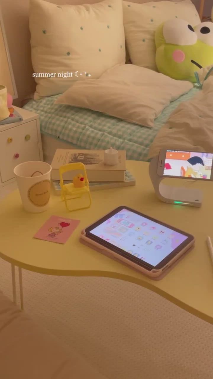 Supermat Apple Objet Folding Table user photo