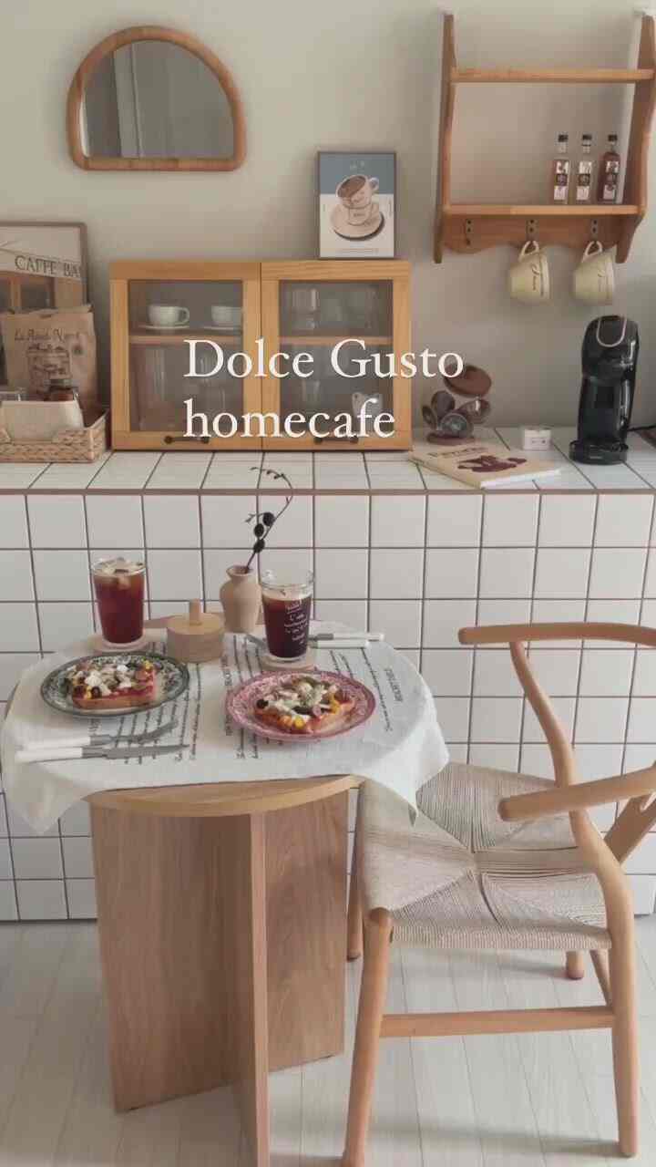 
週末にはホームカフェオープン☕️
夫がメニューを作ってみる
ピザトーストも作りましたが、チーズはありません。
チーズレスピザトストロ〰️
今日の天気もいいですが、みんな遊びに行きますよ🤭
私は久しぶりに大邱に行きます🫶