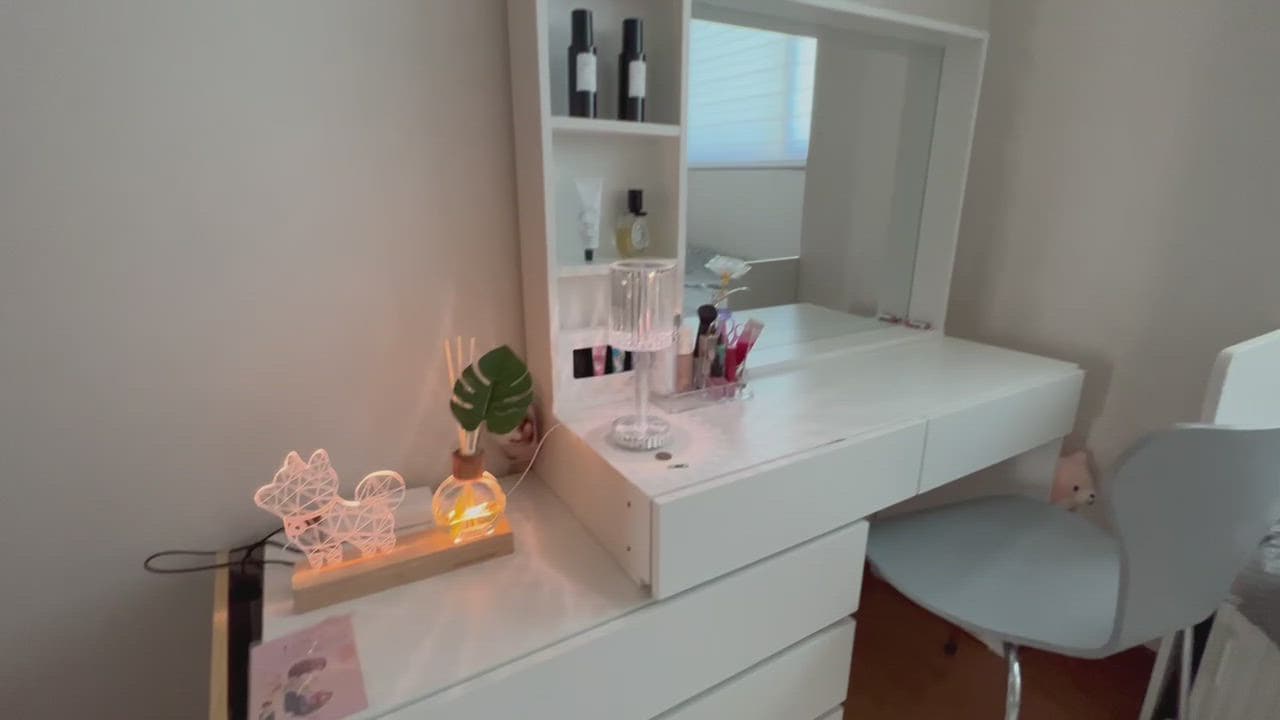 Half-Moon Wooden Shelf user photo