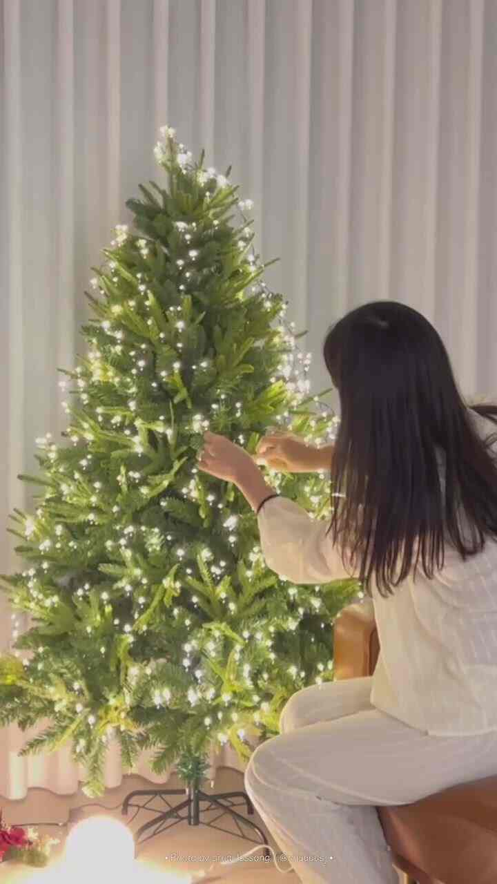 あらかじめクリスマス🎄
毎年ツリーなしのクリスマスの雰囲気だけ
私のキーより少し小さい木を聞きました:-)
⠀
一度照明を持っているオーナメント最初に
追加で購入しようとしましたが、今はとても良いですか？
ツリー設置でクリスマス準備スタート☺️
⠀
