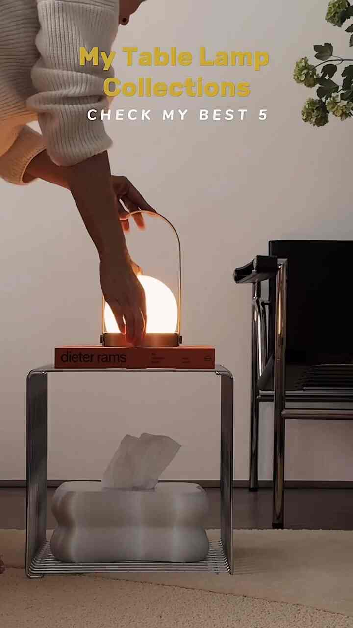 テーブル照明集めてみるとこれだけだったんですよ。 
倉庫に処刑されたいくつかの照明を除いて
今でもよく書いていて最近入ってきた子どもたちまで
集めたランプのうち 
本物の本物のイチオシのテーブルランプbest5 

▪️アントレディションフラワーポット@andtradition 
これは何もない家を見つけるのが難しいほど 
たくさん持っていると思います。 
可愛いながらも簡潔な曲線と直線の調和、
カラフルな色まで 
コンセプト崩壊照明でどんなインテリアにも 
パッと合う照明！ 

▪️ルイスポールセンポータブルパンテラ@louispoulsen 
個人的には、パンテラの照明は小さいほど、よりきれいだと思います。
ポータブル出る前にテーブルランプを買い物かごに入れていましたが、あちこち持ち歩きながら活用しやすいポータブルできません！ 
簡潔なデザイン、穏やかで柔らかな光でやっぱり！旧館が名館なんだが欲しい照明です。 

▪️オドコペンハーゲンキャリーランプ@audocph 
ポータブルの代名詞として知られているキャリーランプ。
テーブルの上はもちろん床に思わずトゥクトゥク置いてもしっかり 
雰囲気メーカーの照明です。 
私は少し古いバージョンです。 
最近では、より多彩な素材とカラーを披露していました。 
キャンプやピクニックなど屋外で活用するのにも良い照明です。ハンドルはしっかりと快適で安定しています。 
一番移動が簡単なしっかりポータブルな照明です。 

▪️ニューワークスキジュポータブルランプ@newworksdk 
最近聞いた、最も愛情のある照明。
しばらく前に単独リールを上げただけ 
とてもきれいな照明です。 
大理石ベースが高級美しっかりですよ。 
ラインもとてもきれいではありませんか？ 
キジュランプはきれいな家の友達のお宅でもよく見えます。
壊れたという証が多いんですよ。 
きれいなものが壊れたら、私は気をつけなければなりません。 
鋭敏照明というのは参考にしてください。 

▪️ラディルームムーンジャーイルライト@ra_d.room 
甘やかすその一つで終わり！ 
どんな空間でも月壺の照明を一つに 
空間が甘くなる魔法が広がる照明です。 
祝福をもたらすという月壺が持つ意味も良いですが 
東洋の美しさでラインが堪能な照明です。 

今.. カートに泊まったライト 
3つほどもっと入れればテーブルランプは卒業してもいいと思うけど.. 
きれいな神々がどんどん出てきますか？  #조명인테리어 #조명 #테이블렘프 #앤트레디션 #루이스폴센 #뉴웍스 #이케아 #라디룸 #오도코펜하겐 #카르텔 #몬타나 #아루느 #lc1 #집꾸미기 #홈스타일링 #인테리어소품 #홈데코 #라이프앤콜랙트 #라문 #아르테미데 #조명추천 #우리집조명 #조명콜렉터 #조명맛집 