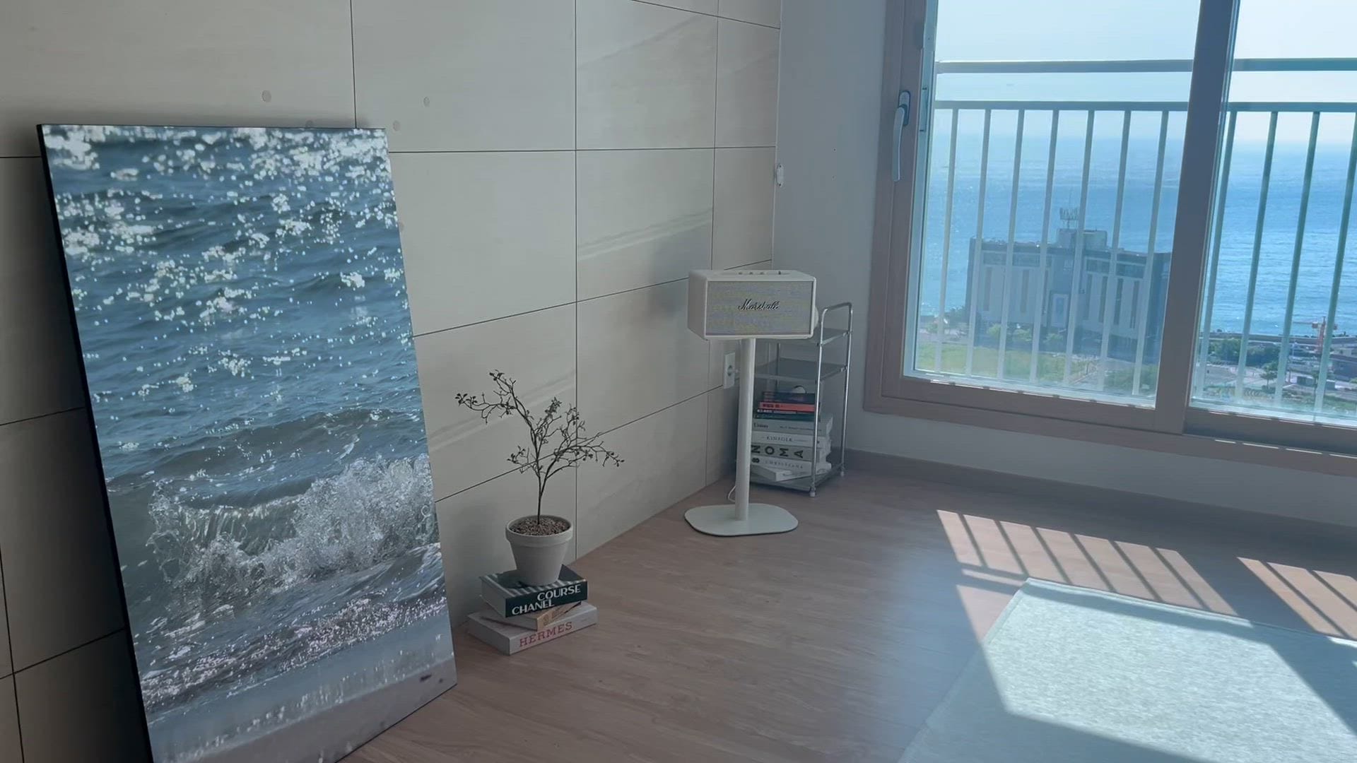 Ocean Wave Foldable Floor Coffee Table user photo