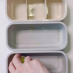 오늘의 지니 도시락🍱
-오이김밥
-참나물 겉절이
-아몬드
-총각김치
-피클
저도 드디어 최화정님 오이김밥을 만들어 봤어요✌🏻
꼬다리 집어 먹어 봤는데 오호 요고 맛있네용
근데 첨에 밥 양을 적게 했는데
실수로 간을 너무 쎄게 해서 밥을 더 추가했더니
아주 토실해짐요ㅎㅎㅎ 다이어트 맞나,,?🥲
향긋한 참나물 겉절이도 무쳐서 담아주고!
맛있게 먹어 볼게염😉
#지니벤또 #지니도시락 #도시락 #도시락싸기 #도시락만들기 #직장인도시락 #회사원도시락 #점심도시락 #도시락반찬 #요리레시피 #예쁜도시락 #다이어트도시락 #다이어트식단 #건강도시락 #lunchbox #오이김밥 #최화정 #최화정레시피 #최화정오이김밥 #홈스토랑
