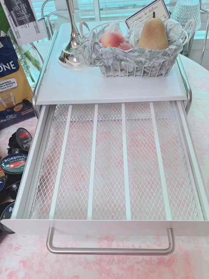 ＃コムコリビューア選抜大会＃ナドクリエーター＃今日の私たちの家＃私たちの家の記録＃私たちの家のホームカフェ＃ 
-
-
ミンハウスにも最近きれいな家にはみんなあるカフェ感性収納テムが来ました。
\(^ヮ^)/
すっきりとした収納力と完璧なデザインで、ホワイトとビュッとしたステンボディの調和がとても綺麗です。 
多目的スリムな鉄製収納箱に転がるコーヒーカプセルたちをきれいに整理するので心まで静かになる気分です。
どんなに整理してもすっきりしないキッチンスペースに「コードリビング」スライド収納箱で感性も逃さず、すっきりと綺麗に整理してみてください〜𖤐

🛒製品名：キッチンスライド収納ボックス3-C1 XS
✔︎汚染に強いカーボンスチール素材
✔︎簡単なレール式
✔︎優れた空間活用性
✔︎様々なサイズ
。
。
。
＃コーヒーカプセル＃コーヒーカプセル保管庫＃カプセル保管庫＃コーヒー保管庫＃カプセルコーヒー保管庫＃ネスプレッソ取付け台＃コーヒーカプセルホルダー＃カプセルコーヒーディスペンサー＃キッチン整理＃キッチン整理収納ホームカフェ小物
#homecafe #homecafeinterior