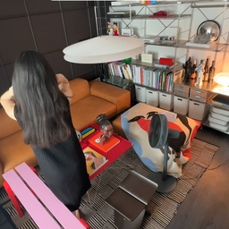 #오늘의우리집
Just take a nap..🙂‍↕️😪
진짜 넘넘넘 더워서 에어컨에 선풍기까지 들고
그냥 쉬고만 싶은 한여름날의 꿀같은 시간🍯
더 더워지면 어떻게 버티죠?🙊☀️
-
#tovhaus #midcenturymodern #designedtolast #interiordesign #vintagefurniture #토브하우스 #미드센츄리 #홈데코 #디자인가구 #인테리어디자인 #pov