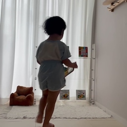 볼 때마다 깔끔하고 예쁜 주뇽이 독서공간 📚 평소에도 책을 좋아하는 아이지만 , 북선반이 있으니 더욱 책을 가까이 하게되고 자주 보는 것 같아요 ◡̈ 북선반 앞에서 스스로 책도 고르고 앉아서 집중해서 보는 모습이 너무 사랑스러운 내새꾸 ,, 🦔 아크리코로 인해 행복한 하루하루예요 (?) 힛 -
-
#아크리코 #아크리코서포터즈 #아크릴가구 #아크릴북선반 #아크릴책장 #전면책장 #투명책장 #3단책장 #거실인테리어 #책육아 #아크릴전면책장 #아이방인테리어