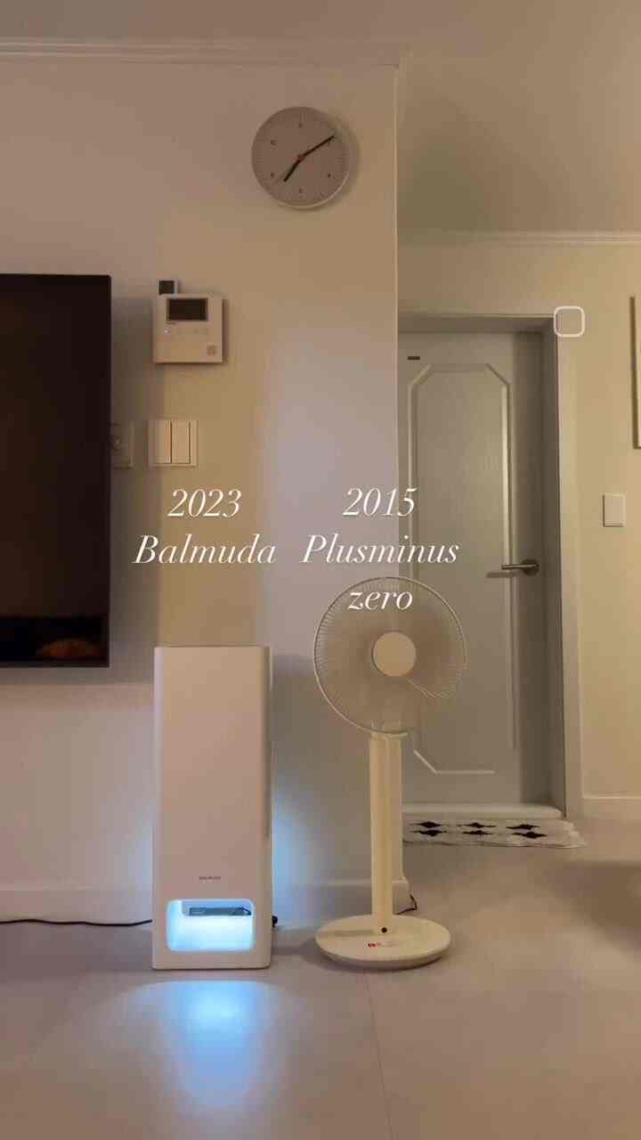 左は昨年新しくなった公聴器🌿
右は新婚から一緒にした愛着扇風機🌪️
時間が経つにもかかわらずデザインがとても好き✨

#ftc4のストーリー＃長板施工＃床施工＃長板＃スイッチ交換＃スイッチ 