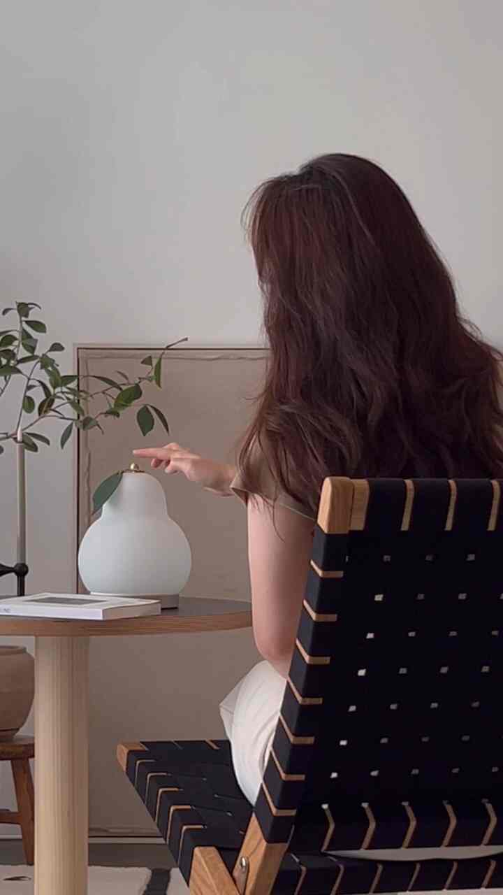 #예쁜템최고야新しくリリースされたマットサンドカラー
葉っぱのタグまで歩いてくれるから
愛らしい百万倍..🤍
色悩みましたよこの組み合わせが真理だ！
⠀
🏷  #루미르열매   #무선램프