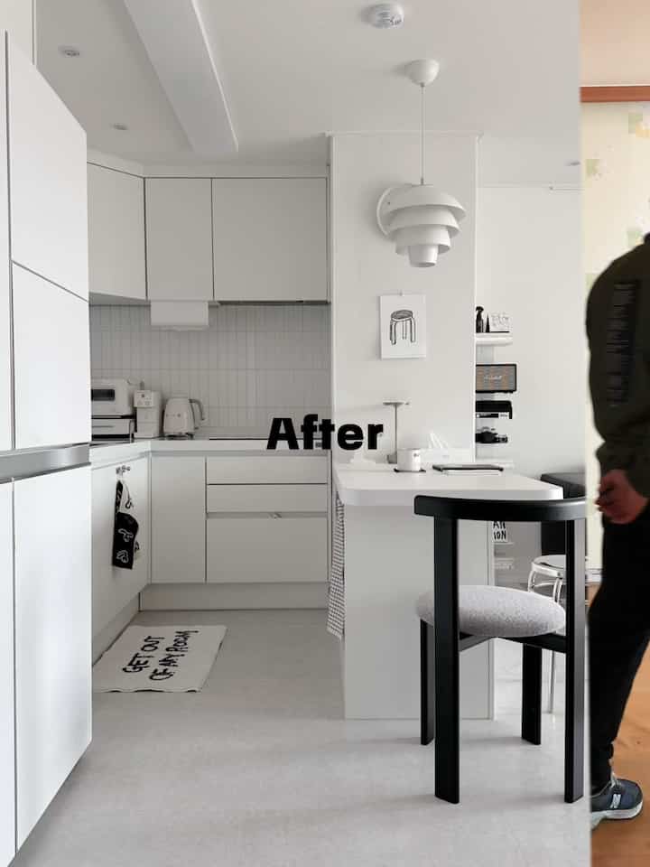 前と後が全く違う家を飾る。もう引っ越してきてから4年を超えました。リモデリングだけしたってきれいな家に住むのではありません。整頓が上手でスタイリングも一緒にしてあげなければなりません。好みに応じてカラーとトーンも合わせてくれますよ。家具とファブリック小物の適切なミックスマッチが一緒にすれば完成！ 

それでもモニモニしても長版と壁紙はしなければなりません！  #beforeandafter #홈스타일링 #집꾸미기 #homedecor #모노톤인테리어 #블랙앤화이트인테리어 #작은집인테리어 #27평아파트인테리어 #오늘의집에서샀어 