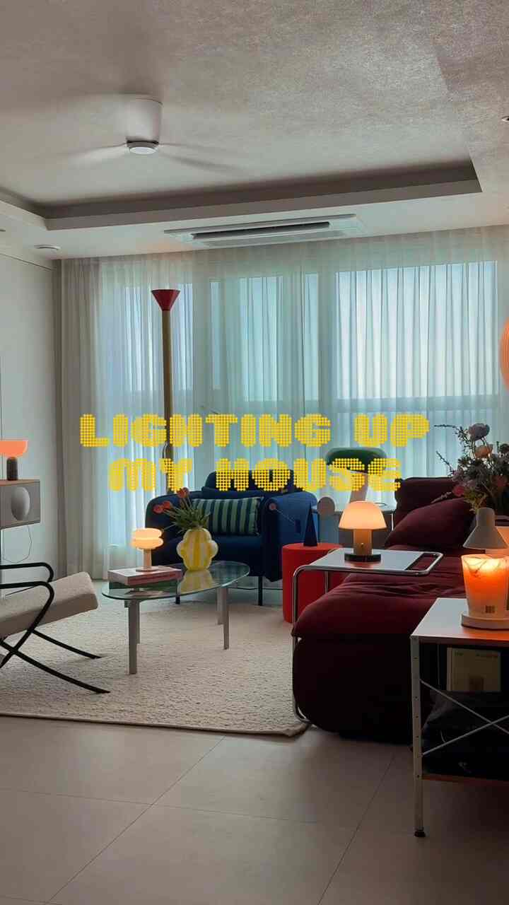 ＃今日のシーンカット＃自分のルーチン 
Lighting up my home💡今日雨が降って曇って一日中家コックしたんですが、雨や曇りの日に私は気分転換でぜひ家にある照明をすべて集めておいて火を明らかにします💗 日が曇ると憂鬱になりやすいのにムードなどをつけておけば不思議に気分が良くなりましたよ☺️ 
曇りの日のルーチンムード灯をお勧めします！ 

＃カラーインテリア＃20フラットインテリア＃照明デザイン＃lightingdecor＃colorfulhomedecor＃colorfulapartment＃colorfulhomevibe＃midcenturymoderndecor＃ミッドセンチュリーモダン