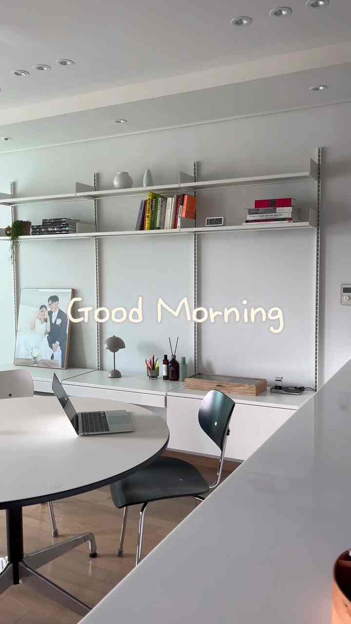 #今日の10秒 

🌞good morning🌞
起きて換気する 
簡単な掃除で始めた今朝🌬️
涼しい風も吹いて息をつけてコーヒーを飲む
今日の天気なぜこんなにいいの？
みんな幸せな一日を過ごしてください🤍

＃今日のシーンのカット#ナドクリエーター 