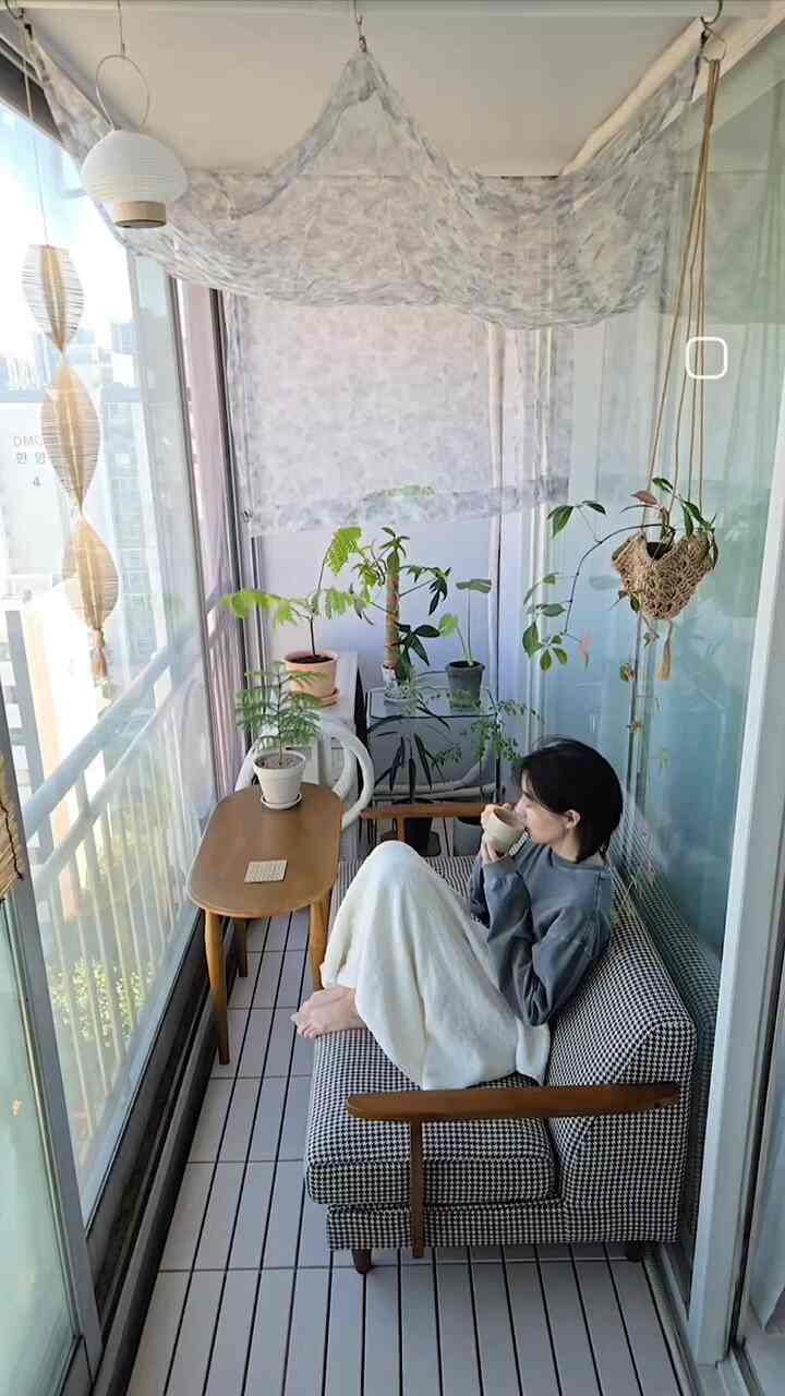 秋のベランダを飾る
#ベランダインテリア 

秋を迎えてベランダを新たに飾ってみました。
我が家の最愛空間になりそうなこの感じ🙂

＃家の装飾＃ビンテージインテリア＃ベランダ＃セルフインテリア＃フランテリア＃植物＃ベランダインテリア＃ヴィンテージインテリア＃ベランダ庭園