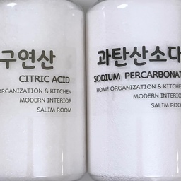 ✨천연세제 3종 구분/활용법
✅베이킹소다
흡착력이 좋아 그릇이나 다시백에 넣고
냄새나는 냉장고, 신발장, 쓰레기통에 넣어두면
탈취효과가 있어요 
태운 냄비에 넣고 20분 이상 끓여주면
쉽게 세척할 수 있어요
✅구연산
전기포트 누런 물때는 구연산 한 스푼 넣고
끓여주면 해결돼요!
수전 물때도 구연산수로 닦아보면 말끔해져요
✅과탄산소다
과탄산소다 한 컵에 주방세제 2펌프 넣고
뜨거운 물을 부어 만든 세제로
주방, 욕실의 찌든때를 제거할 수 있어요
#천연세제 #구연산 #베이킹소다 #베이킹소다활용법 #과탄산소다 #과탄산소다사용법 #살림꿀팁 #살림꿀템 #소분 #소분용기 #가루세제 #가루세제소분 #투명용기 
