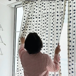 못질 어려워 커튼 갈기 망설였는데 너무 쉽게
설치할 수 있어 좋았어요
바를 돌려 커튼박스에 고정만 하면 설치 끝!!
#커튼봉 #커튼인테리어 #커튼설치 #침실인테리어 #침실커튼 #모던인테리어 #노못 