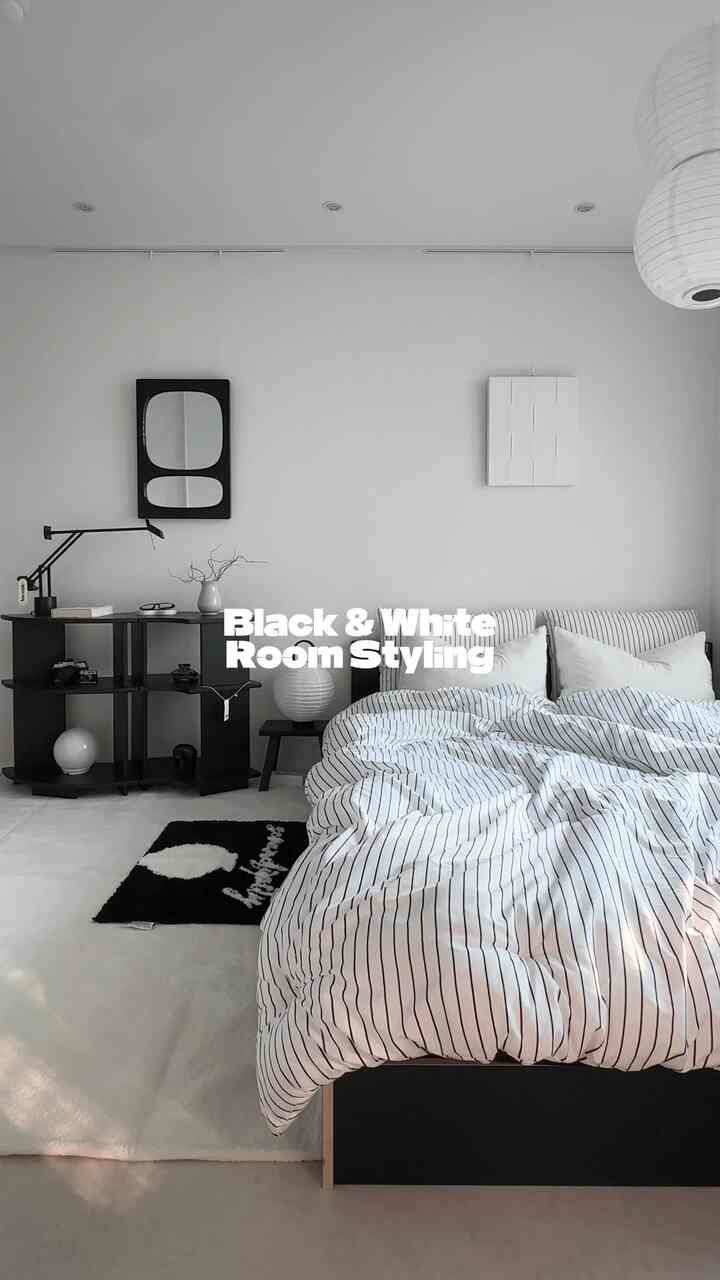 ＃寝室スタイリング私たちの家の多くを愛してくれる空間が寝室です。 

シンプルで落ち着いた空間の中にポイントされる家具や小物、寝具でブラック＆ホワイトの寝室をお見せしています。 

シックながらも優しい温かみのある家を追求します。 

製品情報は映像の中にタグ付けしておきました:-) 

もっと詳しく私の家を見たい場合は、Instagramの@jennyhomemoodに来てください。 

＃ベッドルームインテリアアクセサリー＃ベッドルームインテリア＃ベッドルーム装飾＃ベッドルーム＃ブラック＆ホワイトインテリア＃モノトーンインテリア＃ブラック家具フラットポイントミラー＃アルデンミラー＃ヨーバースタジオ＃コーナーシェルフ＃ブラックシェルフ＃ホルデーオフ＃バルマット 