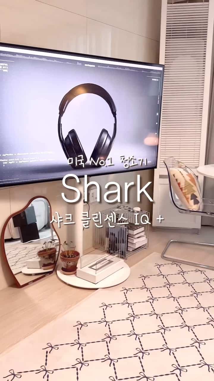 #제품협찬なんて気になりましたねㅎㅎ シャーククリーンセンスIQ+を使ってみるとうううｗｗ 🫢

⠀
⠀

とても軽くて自由自在に掃除できるということ、そして本当に強力だという点とフラックス機能で腰が悪い私にウエスト曲げなく掃除ができるようにしてくれたありがとうございます！ 

そして、インテリジェントセンサーで床のほこり量を認識してパワー調整するのが本当に不思議でした。

そして私のペアが背が高くて普通の掃除機は短いと感じましたが、シャククリンセンスIQ+は楽に使いましたよ :-)

⠀
⠀

シャーククリーンセンスIQ+はよ❓

▫️コーナーを認識するエッジセンサーがあります。 
▫️暗い場所を認識するライトセンサーがあります。 
▫️自動ほこり空け機能があるので便利です:-)
▫️ハイブリッドパワークリーンヘッドで髪、ペットの毛がヘッドに挟まないよ！ 
▫️床材質を自動的に認識し、ラグやカーペットの上のほこりも素早く吸入してくれます。 
▫️簡単にスティックを外して簡単にハンディ型掃除機として使用できます！ 
▫️フレックス機能でショパや家具の下でも手軽に掃除可能です。

アメリカNo.1なだけデザインも製品力も本当に完璧で掃除が楽しくなるシャク！
ハリアプシン両親のプレゼントとしても、友達の結婚プレゼント、家のプレゼントなど！ 

私にくれる気持ちの良い贈り物としてもおすすめです:-) 

⠀
⠀

🏷️ シャク・クリーンセンス IQ+ @sharkninjakr

⠀
⠀

#シャーククリーンセンスIQ+ #샤크 #샤크청소기 #무선청소기 #무선청소기추천 #차량용청소기 #핸디청소기 #SHARK #샤크닌자 #SHARKNINJA #집들이선물추천 #결혼선물추천 #부모님선물추천 #청소기추천

⠀
⠀