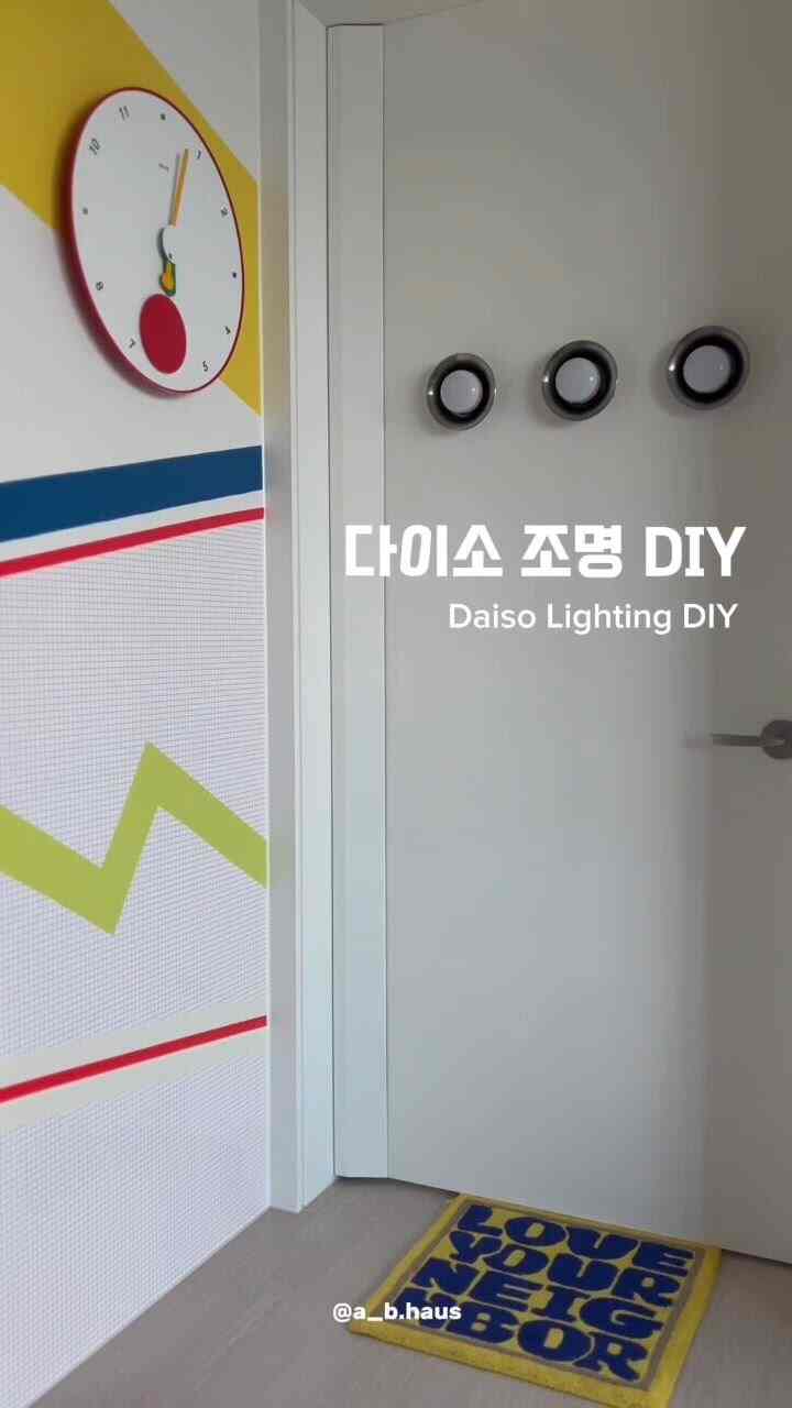 #アプリハウス
私もしたホットするホットなダイソーDIY照明💡
昔からウィッシュインテリアだったジャンプルヴェ展を 
を通して知ったカーテンウォールデザインの扉がとても 
したいのですが、ドアに穴をあけるのは簡単ではありませんでした。

磁石で剥がした貼り付けた照明にもなった、鏡も 
なるDIY大丈夫ですか？☺️

ダイソーキャンプ用の照明ですが、照明にはエローエッジがあります 
アプリハウスにぴったりです。 ㅎㅎ

14cmステン皿の中にきれいにすっぽり入ってこれだ 
したいです。あまりにも簡単に照明が完成〜!!🥰

クパンからマグネットテープを購入して照明だけではありません 
鏡でも脱着が可能にしましょう～👍

流行に沿って自分のスタイルで解釈するのが 
アプリハウスのデザインモットーです。

ティーを出したくないので、ただ飛びたいです〜！

アプリハウスならではのDIY次の方もお楽しみください。

📍製品情報
キャンプマグネット型円形ランプ - ダイソー 
（品番：1044065/カラー：グリーン、エロー） 

モンスタークリアゲル - クパン 
（超強力シリコン透明両面テープ）

パリ博士ゴムロールマグネットテープ - クパン
（マグネットテープ3m×30mm）

ミニスタンドミラーラウンド - ダイソー 
（品番：1023992/円形）

ステンディッシュ14cm - ダイソー 
(品番:1039955)

。
。
。

＃自宅で最高の忙しい＃diyを作る＃ナドクリエーター 
#ダイソーDIY #ダイソーム #ダイソー #クパンDIY
＃ダイソーおすすめテム＃クパンおすすめテム＃DIY照明＃diy 
＃照明作り＃照明diy＃照明おすすめ＃照明レストラン
＃照明デザイン＃ダイソーハニーテム＃ダイ所得テム＃デコ
#homedesign #lightingdesign #diyproject #diyhomedecor #lightingdiy #lightingsetup #interiordesign #interiores #homestyling