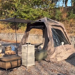 얼마 전 갖게 된 저의 4번째 텐트는 #로티캠프빅스퀘어 🏕️
좌식세팅을 위한 새 장비들과 당근에서 중고로 구매한 반사식 난로도 가져와 보았습니당! ✨
12월이 돼가면서도 가을과 겨울 그 어느 사이에 있는 이 날씨와 자연의 풍경이 너무 훌륭하더군요 🍂🤎
줄곧 맥시멀 혹은 감성장비들로 솔캠을 해왔던 저였는데 이번 세팅 너무나 맘에 들어서 동계까지 쭉 잘 사용할 거 같아요 😆
반사식 난로도 처음 사용하는 건데 화력 중간으로 맞춰 따뜻하게 취침했답니다 :) 지난 번 캠핑에 옴니230 가져갔는데 무겁기도 하고 너무 오버스펙에 배치하기도 애매했는데 반사식 난로 아주 딱 좋아요오!! ✌🏻
🏷️
#캠핑 #오토캠핑 #솔로캠핑 #솔캠 #좌식캠핑 #좌식모드 #동계솔캠 #동계캠핑 #원터치텐트 #camping #solocamp #애견동반캠핑장 #애견동반캠핑 #로티캠프 #동계원터치텐트 #텐트 #미니멀캠핑 #미니멀솔캠