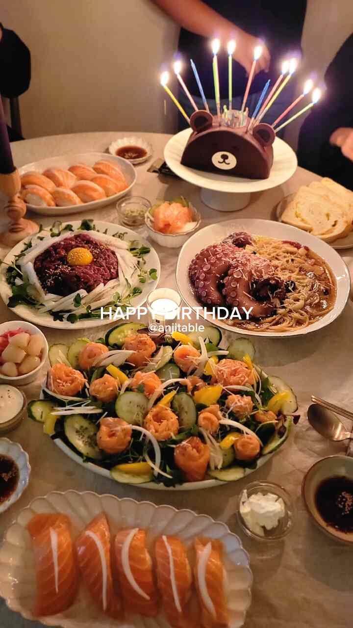 誕生日パーティー🥳 
ちょっと好きな肉会、サーモン🎉 
サーモンサラダ、サーモン寿司、肉会、タコオイルパスタ、タコクリームパスタ
ちょっとアンバランスなメニューだけど三姉妹好きなもので料理する～
サラダと、六回セットして…
市販のソースを使って2つのパスタを一度に調理する🤪
みんなが腹を立てるとよく食べました。  #생일상차림 #홈파티 #11월생 #쌍둥이생일 #happybirthday #homecook