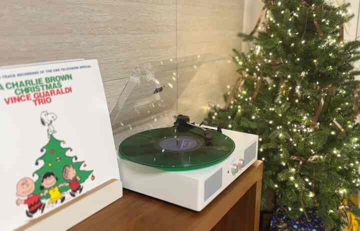 Merry Christmas!🎄
私たちのクリスマスツリーは上がっています。 
Looking forward to a happy winter!⛄️

＃ツリーインストール＃メリークリスマス＃クリスマスツリー＃シンプルなクリスマスツリー＃日常グラム＃クリスマス装飾＃クリスマスツリーを作る＃lp＃クリスマスlpおすすめ
＃私も持っているクリスマス