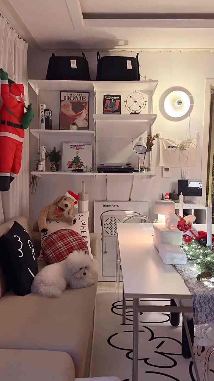 I worked hard to collect cute props and completed (? or in progress...)
Living room Christmas interior♥️🎄
Even if I can't have a party, I have to enjoy the Christmas mood for a month💝

#ChristmasFromToday #Christmas #ChristmasInterior #ChristmasProps #MerryChristmas #ChristmasDeco #SantaDoll #Santa #MidCentury #MidCenturyModern #MidCenturyModern #ChristmasTable #ChristmasPoster #InteriorPoster #ChristmasTree #TreeOrnament #Tree #ChristmasDecoration #ChristmasPreparation #ChristmasOrnament #Christmas #ChristmasInterior #KoreanInterior