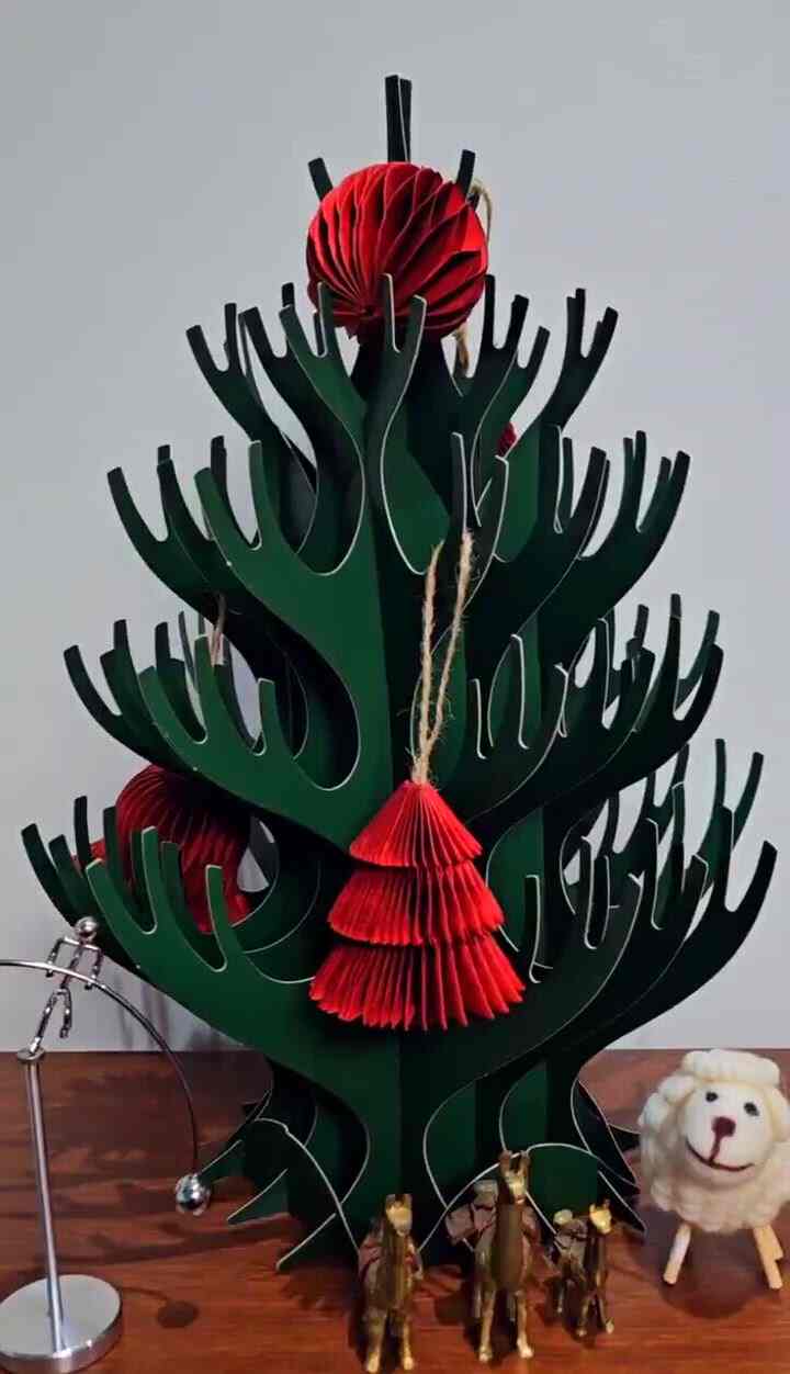 「クリスマスを準備し、昨年イケアで買った紙ツリーを取り出してみました。見ますね^^」
＃私も持っているクリスマスシステム＃コンスープ記録＃今日の私たちの家＃クリスマスツリー＃IKEA