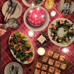 해피 크리스마스 이브🎄🎅 🎁
종일 기분 좋았던 지인들과 선물 나누고 안부인사하고,
첫째와 장보고 크리스마스 이브 파자마 홈파티 🎉
다같이 릴레이 영화 두편 보며 새벽에 잤다는🤣
#오홈스토랑 #오홈스토랑메뉴 #홈파티메뉴 #홈파티요리 #크리스마스파티 #크리스마스메뉴 #홈스토랑 #홈카페 #크리스마스 #homecook #homecafe #homeparty #merrychristmas